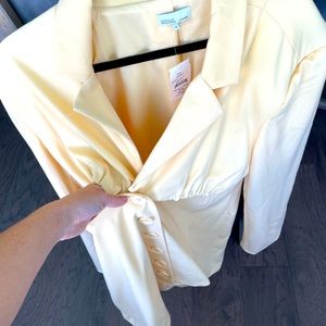 Suitcoat dress with the sides cut out light yellow